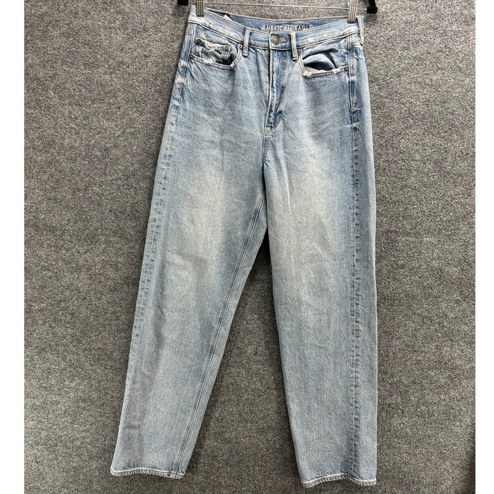 American Eagle Light Wash High Waisted Mom Jeans 100% Cotton Size 6 Regular